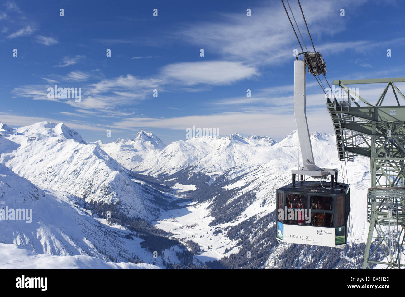 Cavo Rufibahn auto, Lech, vicino a St. Anton am Arlberg, in inverno la neve, Alpi austriache, Austria, Europa Foto Stock