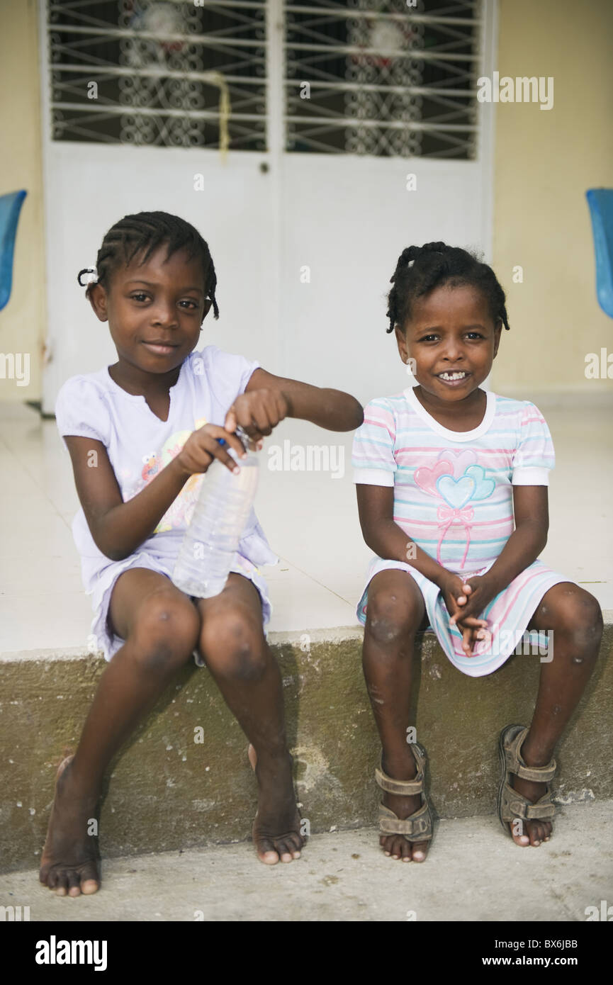Gli orfani in un orfanotrofio dopo il gennaio 2010 terremoto, Port-au-Prince, Haiti, West Indies, dei Caraibi e America centrale Foto Stock