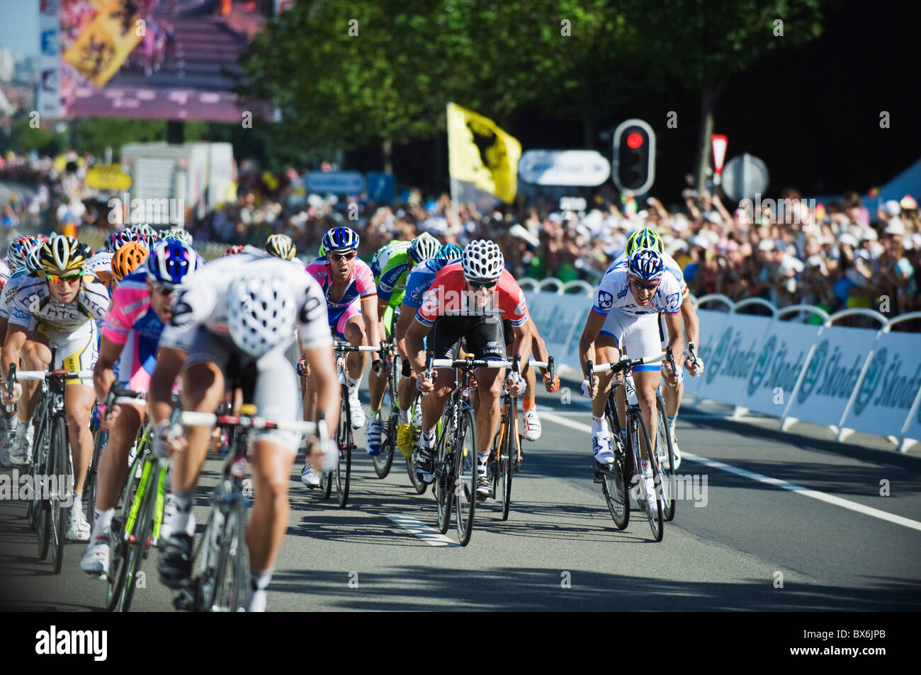 Ciclisti professionisti, fiinishing sprint di un Tour de France stage 2010, Bruxelles, Belgio, Europa Foto Stock