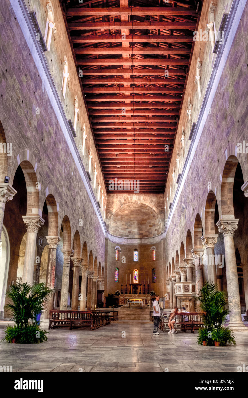Interior design di architettura della chiesa, Italia Foto Stock