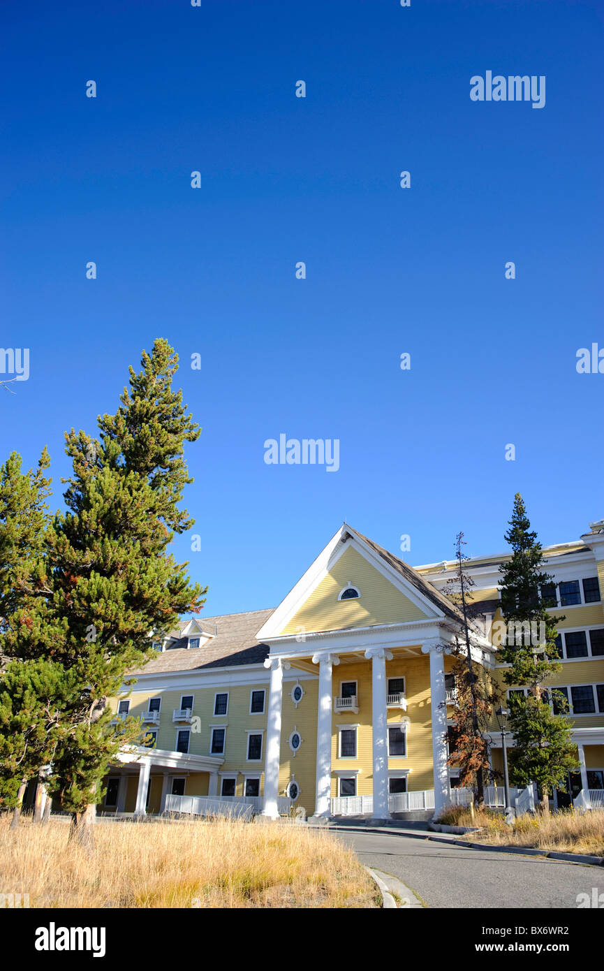 Storico hotel Lake Yellowstone, il Parco Nazionale di Yellowstone, Wyoming USA Foto Stock