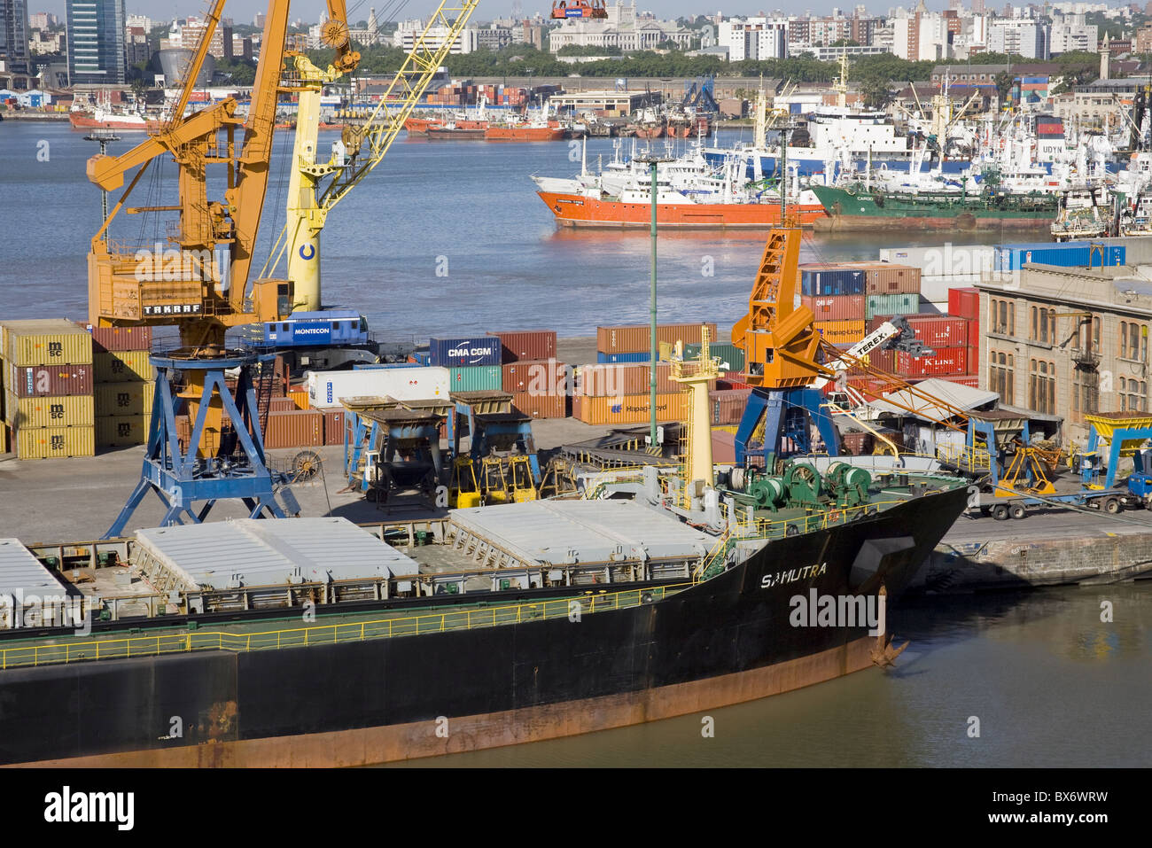 Nave ormeggiata in porto commerciale di Montevideo, Uruguay Sud America Foto Stock
