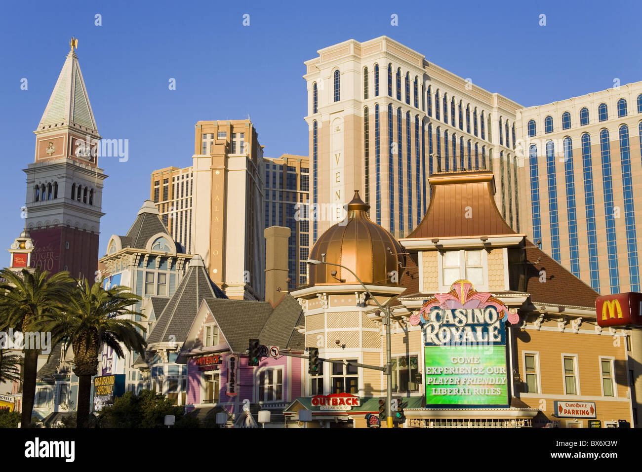 Casino Royale, Palazzo Veneziano e i casinò di Las Vegas, Nevada, Stati Uniti d'America, America del Nord Foto Stock
