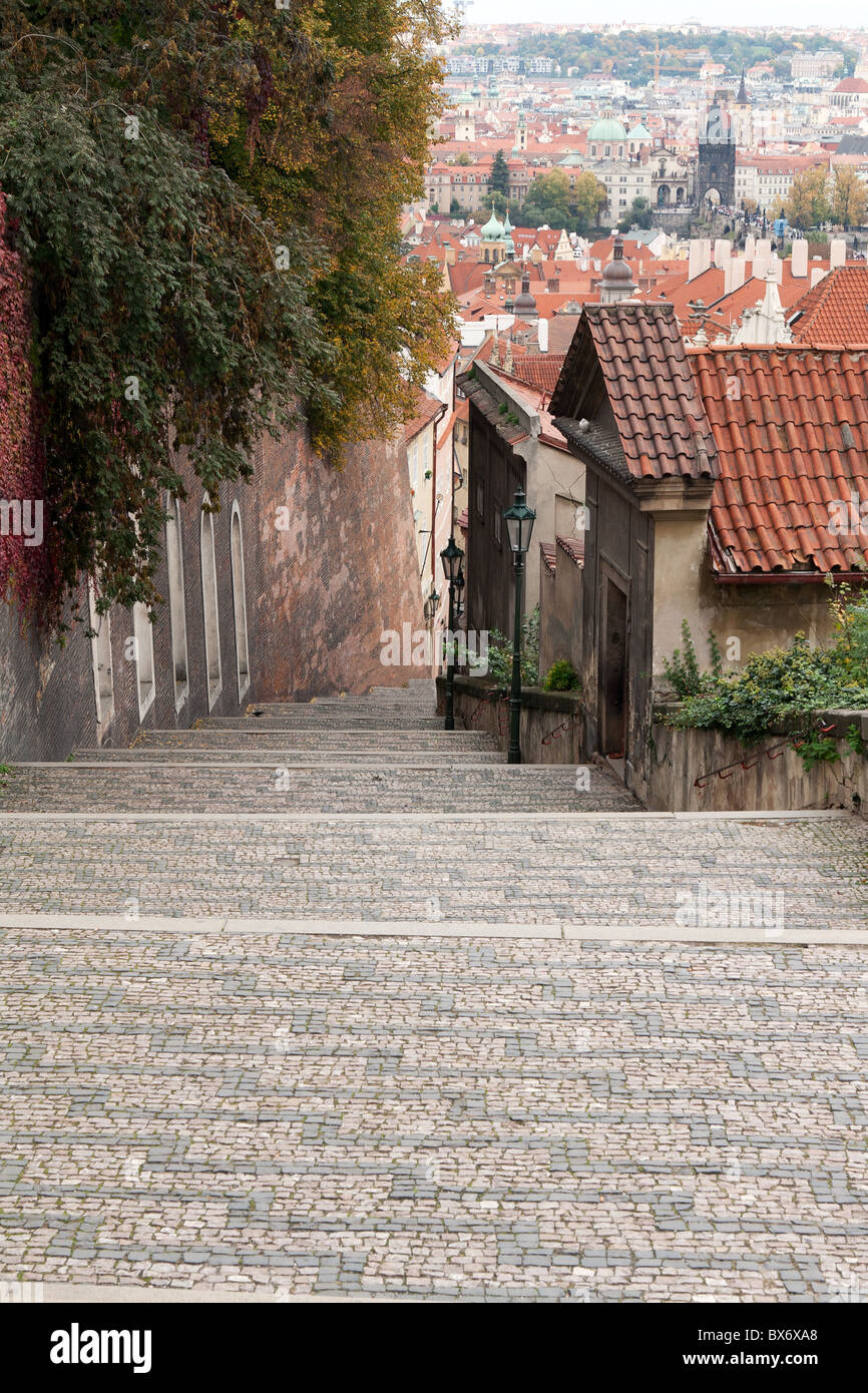 Vista di Praga dalla parte superiore, i tetti rossi Foto Stock