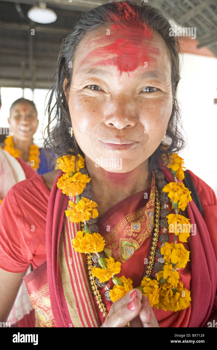 La donna da Sonapur, a est di Guwahati, della Shakti setta, tempio Kamakhya, Guwahati, Assam, India Foto Stock