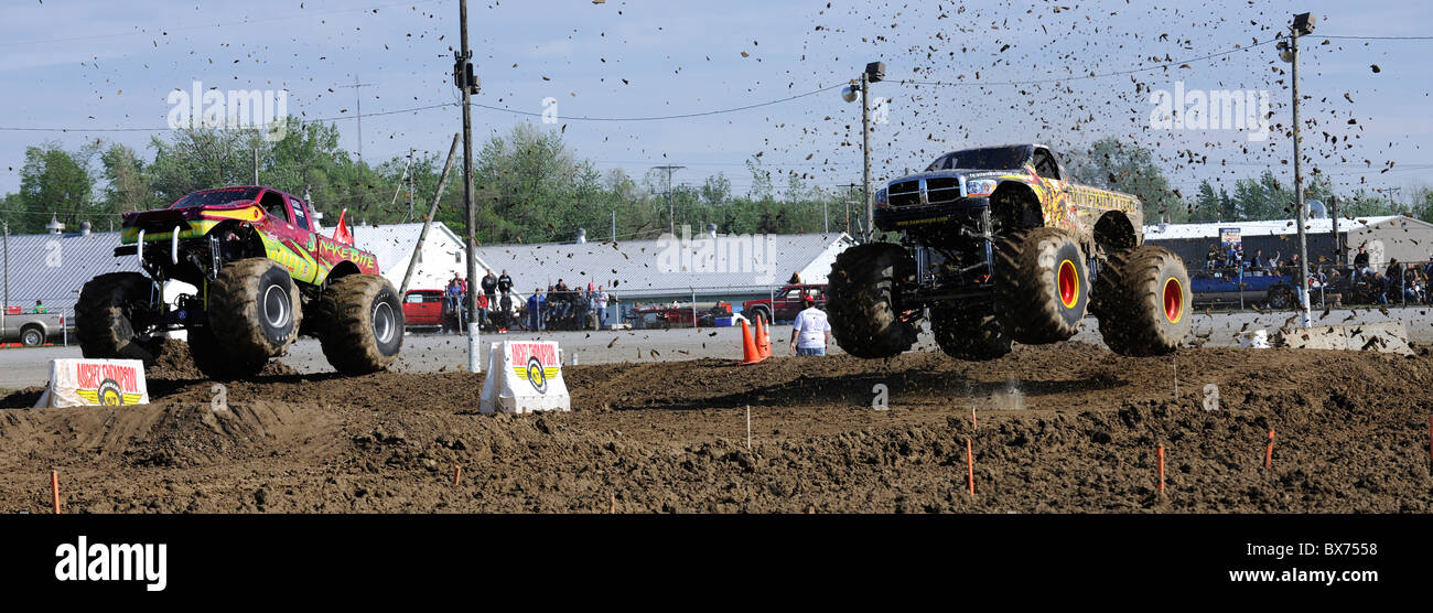 Monster Trucks gara a 4x4 Off-Road Jamboree Monster Truck Show a Lima, Ohio. Foto Stock