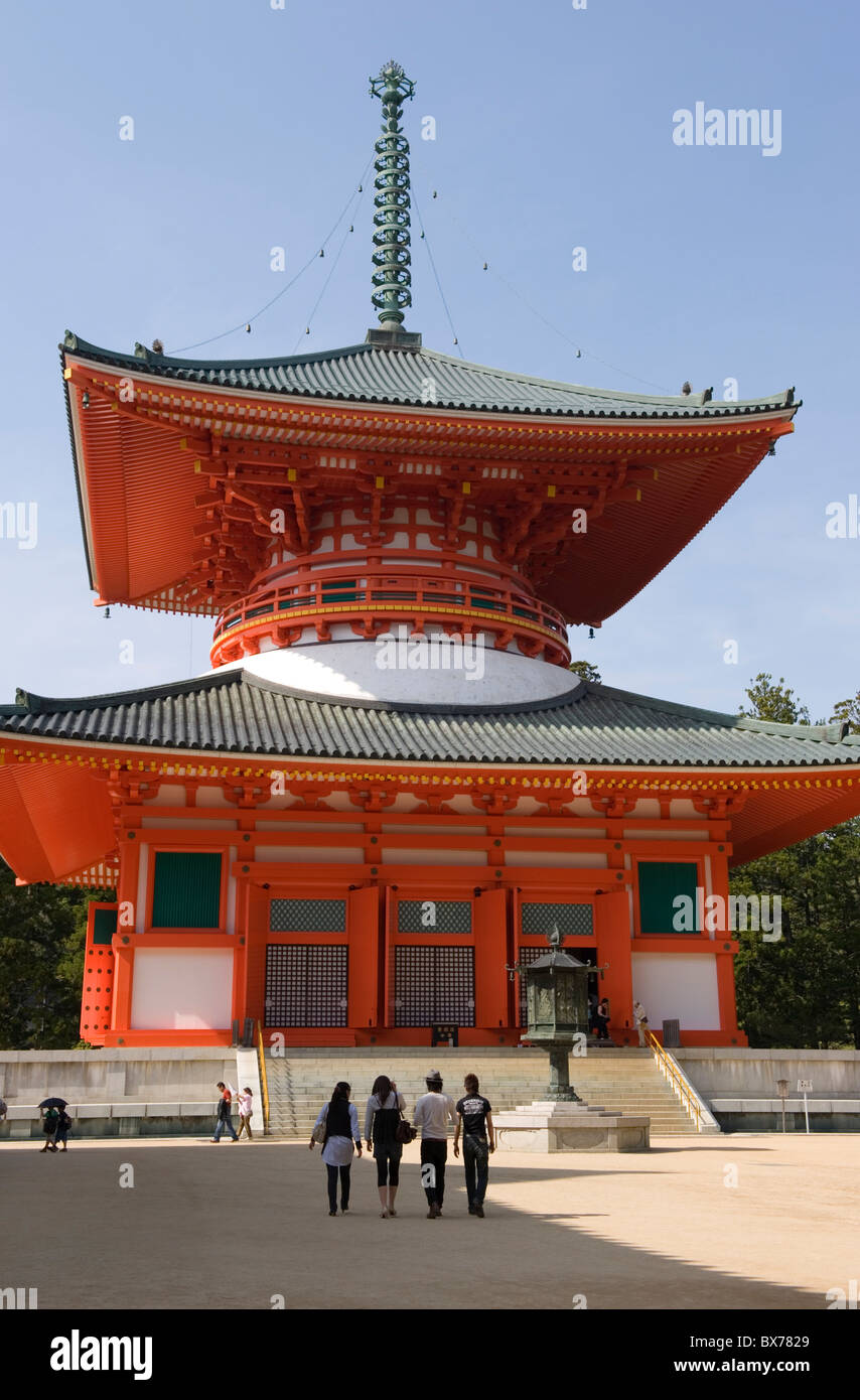 Konpon Daito (grande Stupa) pagoda presso il Dai Garan tempio Buddista area del monte Koya, Wakayama, Giappone, Asia Foto Stock