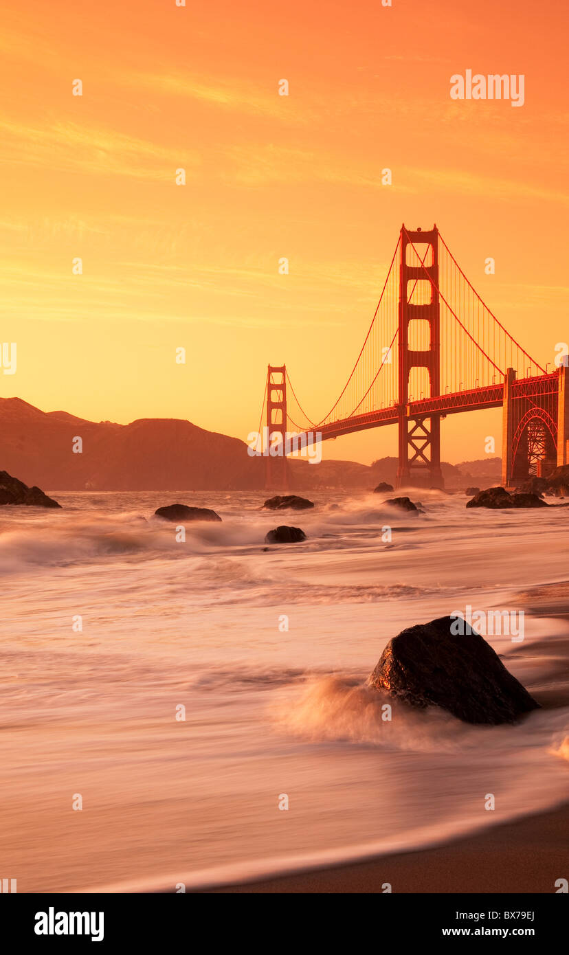 Golden Gate Bridge da spiaggia Marshall, San Francisco, California, Stati Uniti d'America, America del Nord Foto Stock