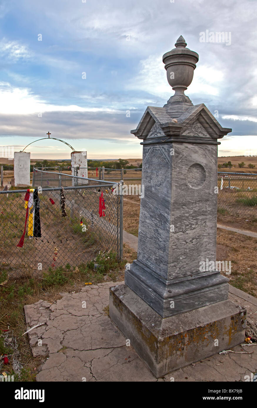 Monumento segna la tomba di indiani uccisi nel 1890 Wounded Knee massacro Foto Stock