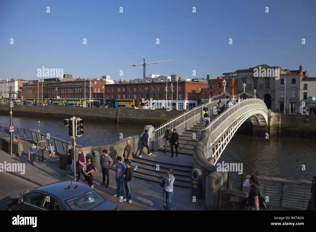 Halfpenny Bridge, Fiume Liffey, Dublino Repubblica di Irlanda, Europa Foto Stock