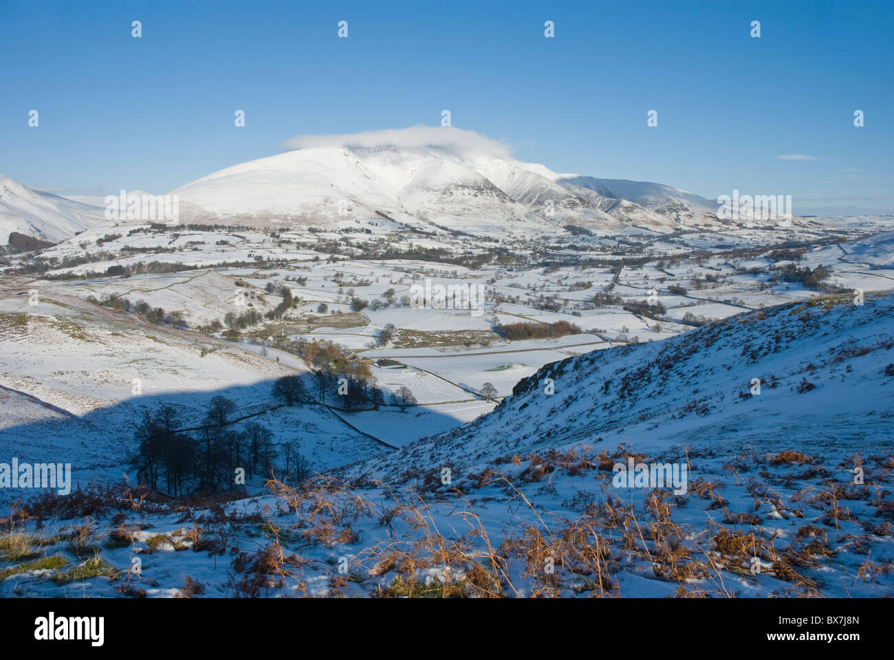 Blencathra in inverno coperto di neve, Near Keswick, Lake District, Cumbria Foto Stock
