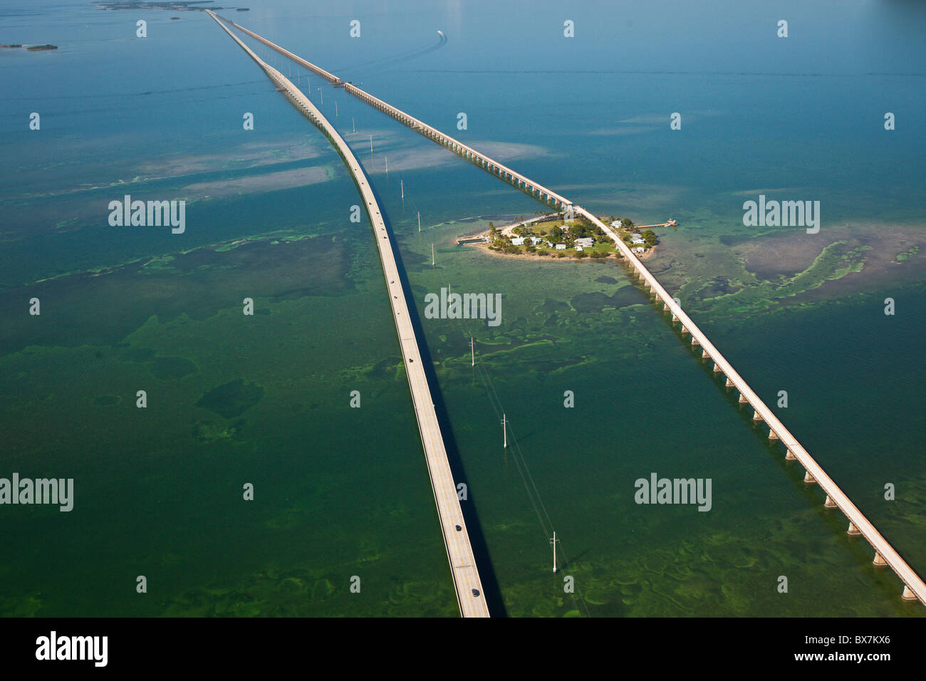 Vista aerea del Seven Mile bridge spanning i tasti in Florida. Foto Stock