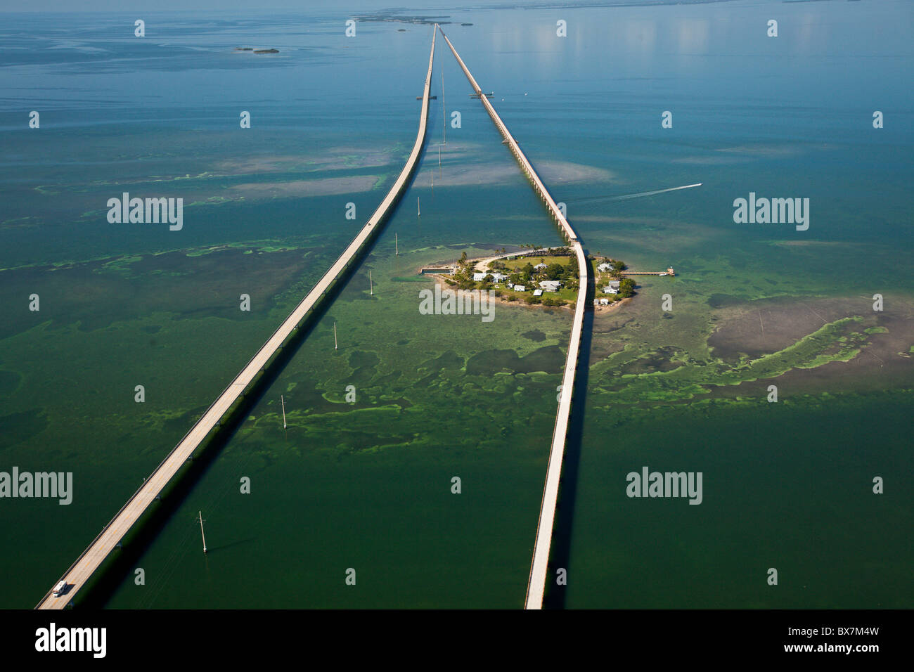 Vista aerea del Seven Mile bridge spanning i tasti in Florida. Foto Stock