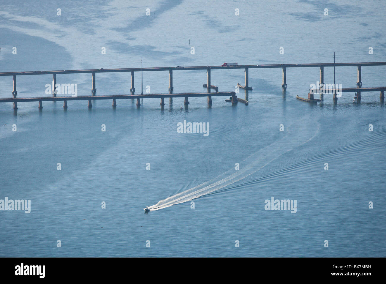 Vista aerea del Seven Mile bridge spanning i tasti in Florida. Foto Stock