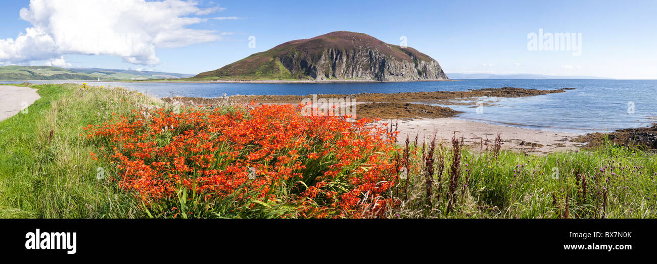 Davaar Island alla foce del Campbeltown Loch visto attraverso Kildalloig Bay, sulla Penisola di Kintyre, Argyll & Bute, Scozia UK Foto Stock