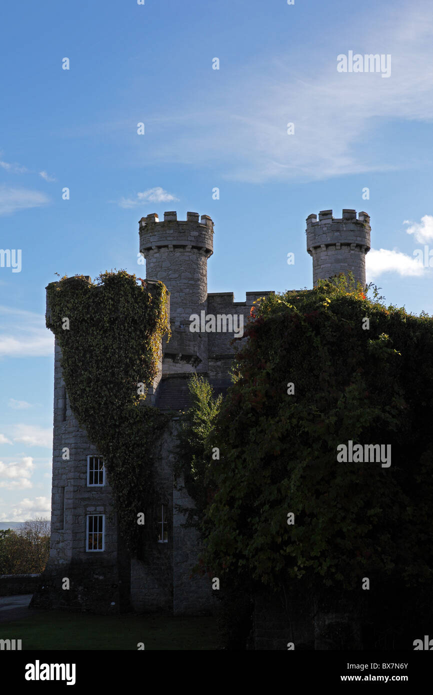 Bodelwyddan Castle vicino a Bodelwyddan Denbighshire North Wales nel tardo pomeriggio Foto Stock