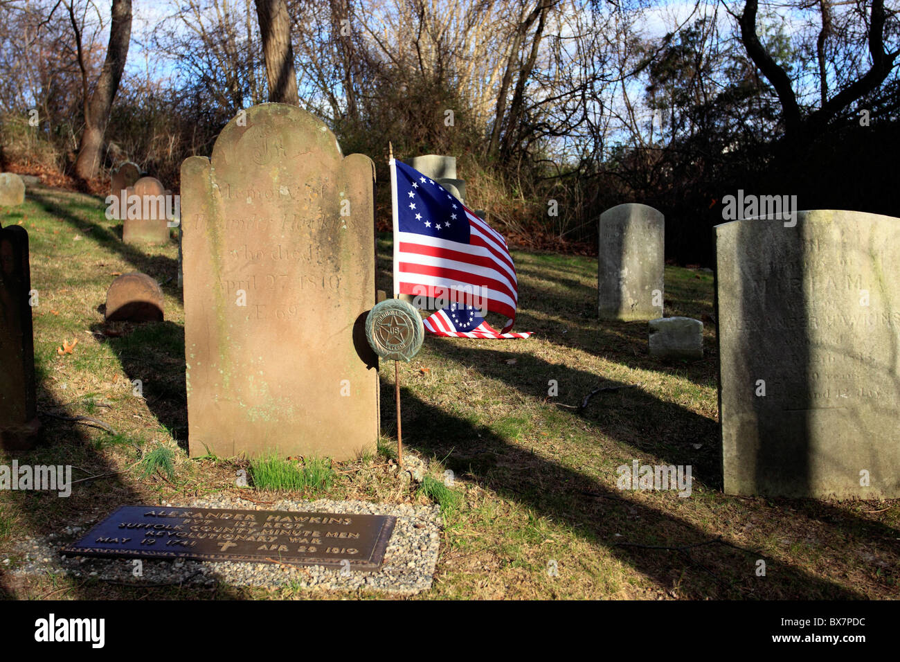 Cimitero storico con le famiglie di rivoluzionari veterani di guerra, Setauket, Long Island NY Foto Stock