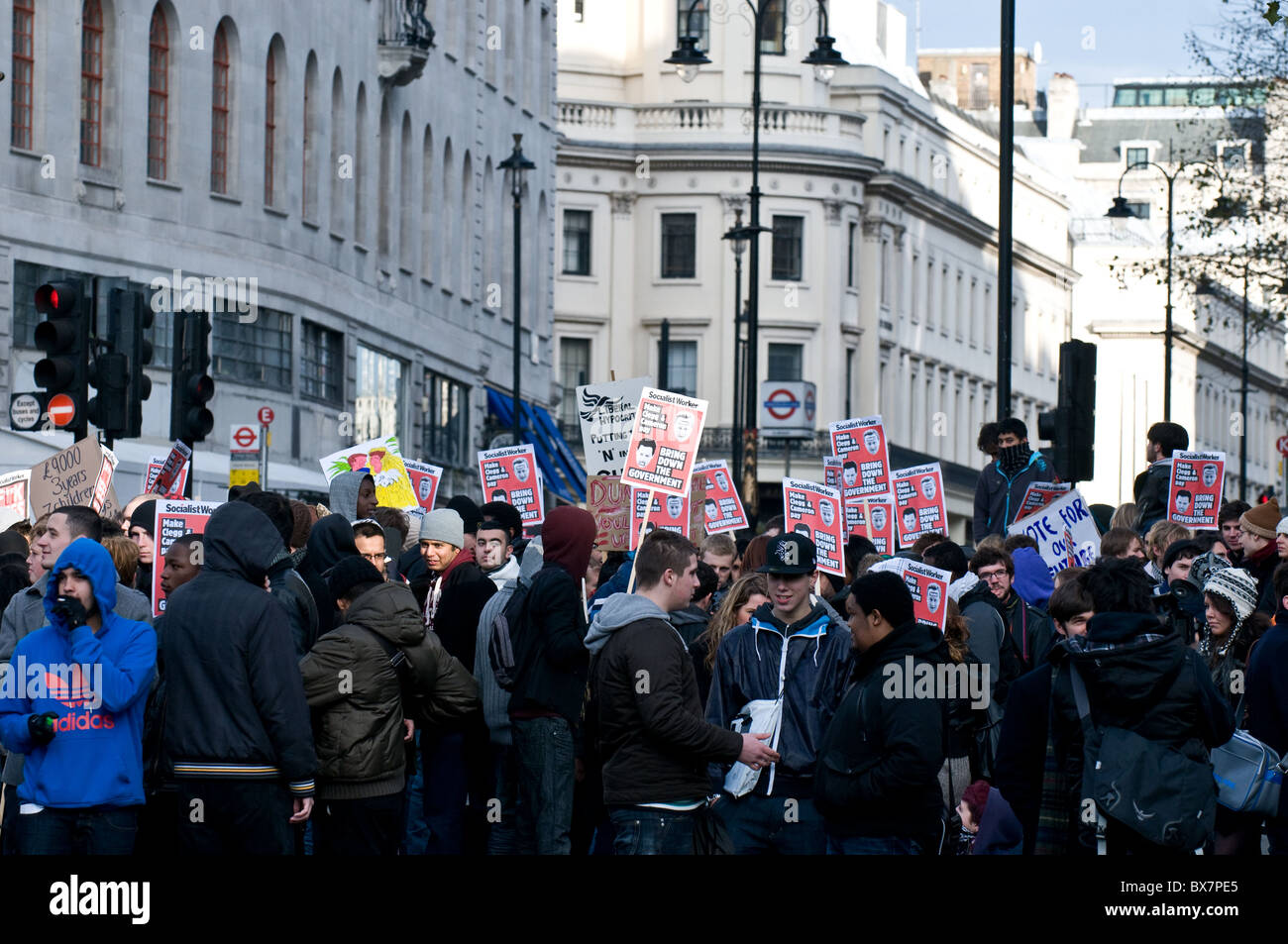 Gli studenti di una dimostrazione contro il governo taglia. Foto di Gordon Scammell Foto Stock