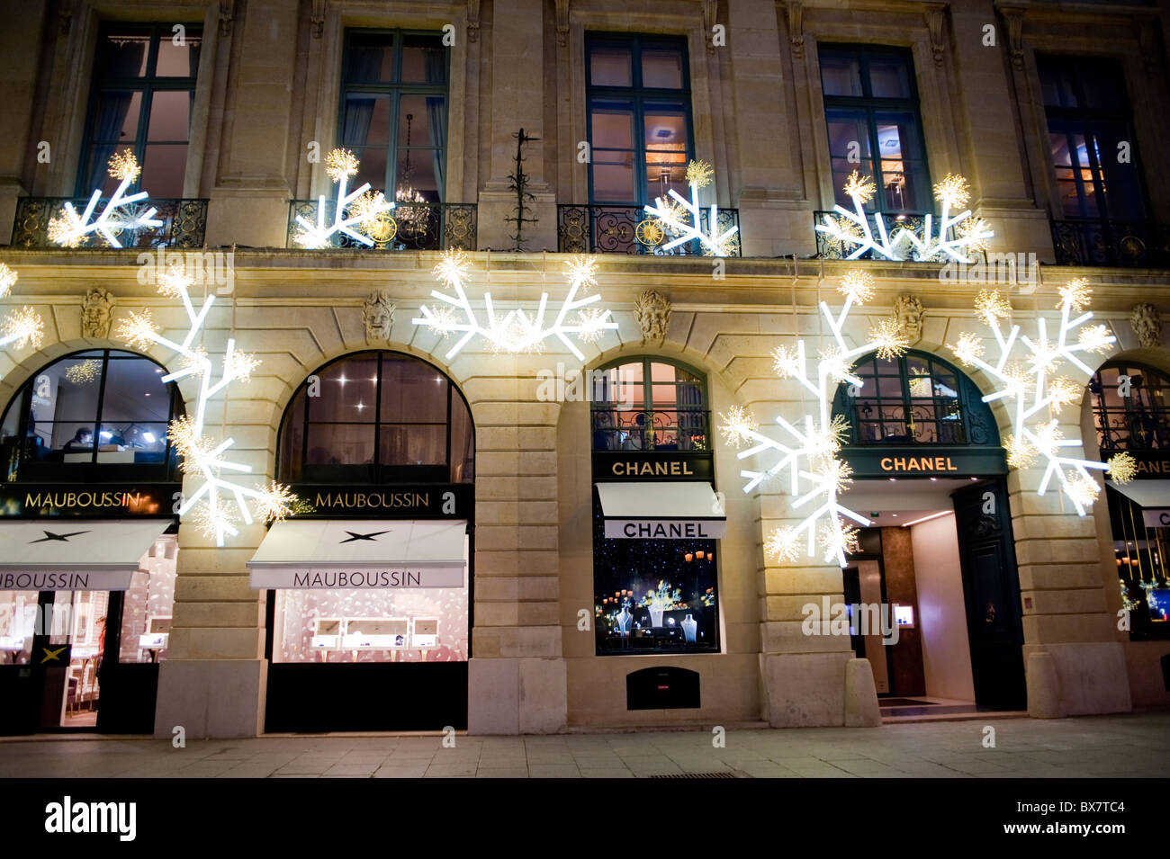 Parigi, Francia, shopping di lusso natalizio, marchi di gioielli « Mauboussin', negozi Chanel, "posiziona fornitore" Foto Stock