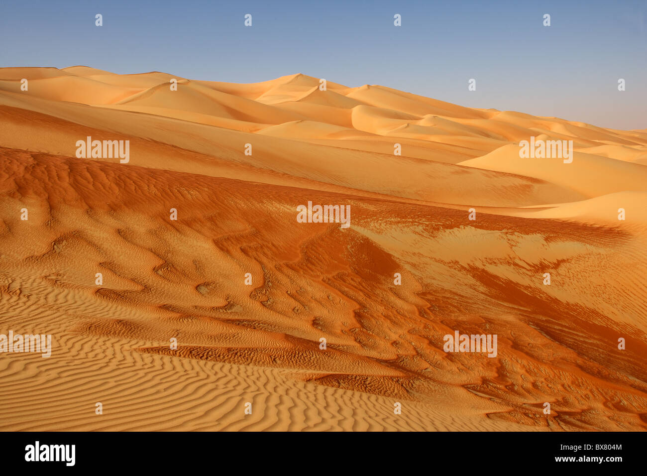 Modelli astratti nelle dune del Rub al Khali o Empty Quarter. Foto Stock