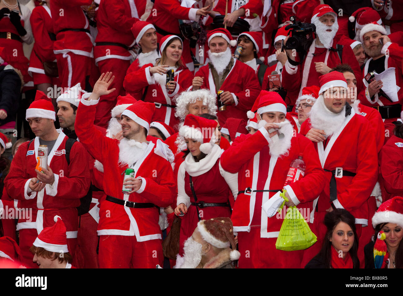 Santacon 2010, flashmob raduno di persone vestite come Santa nel centro di Londra Foto Stock