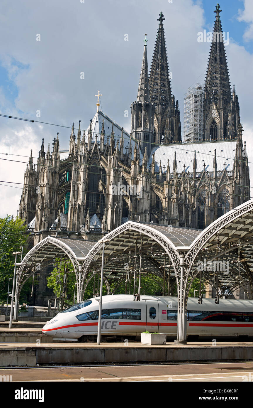 Inter-City treno Express, Colonia, Germania. Foto Stock