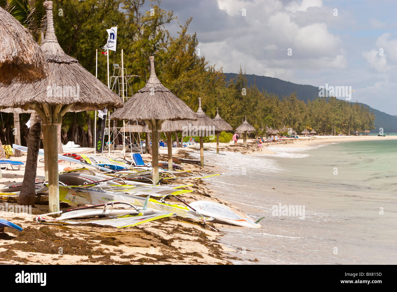 Scena di spiaggia di Le Morne, Maurizio popolare per windsurf e kite surf Foto Stock