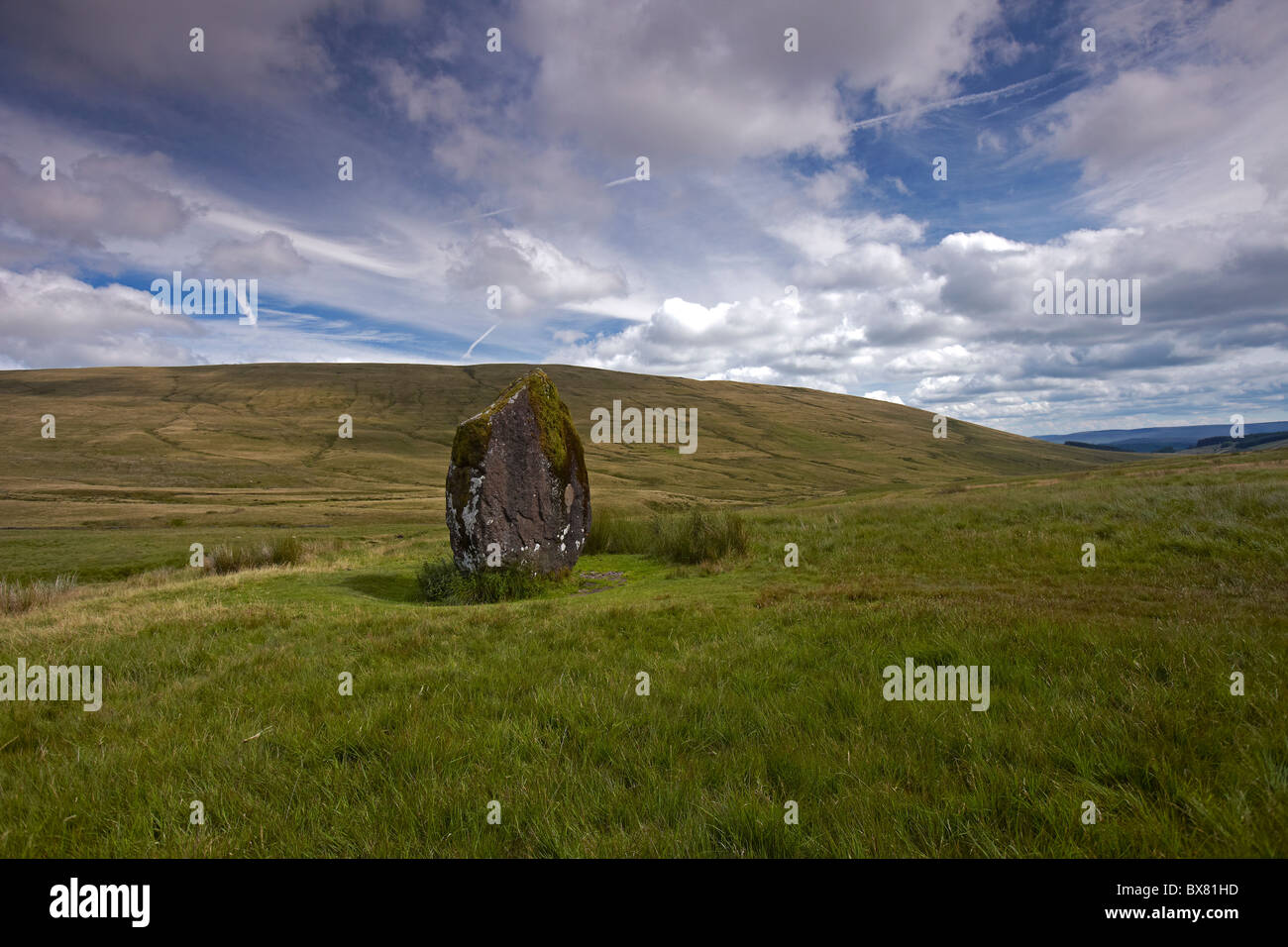 Maen Llúria, neolitico in pietra in piedi vicino a Ystradfellte, Brecon Beacons, Wales, Regno Unito Foto Stock