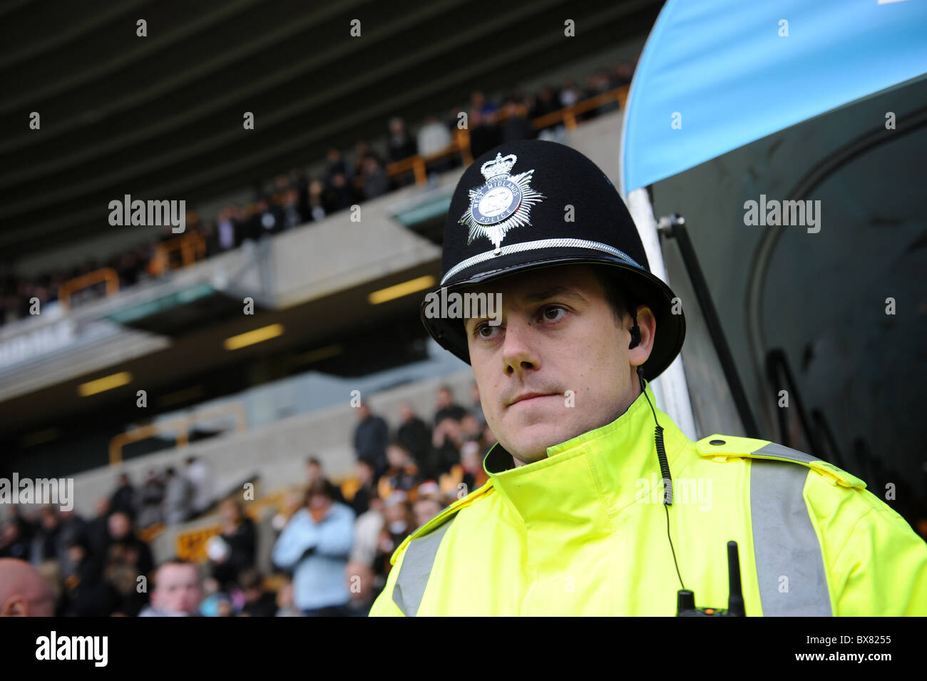 West Midlands funzionario di polizia a partita di calcio Foto Stock