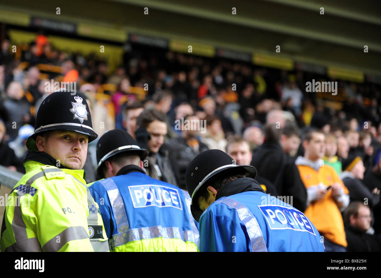 West Midlands funzionari di polizia alla partita di calcio Foto Stock