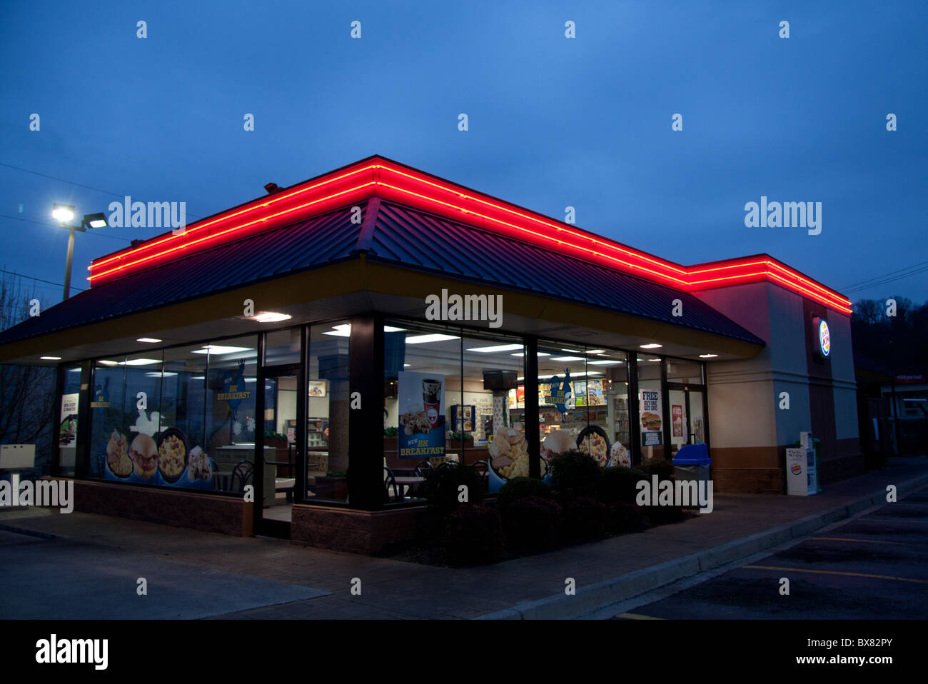 Burger King e un ristorante fast food in mattina presto Foto Stock