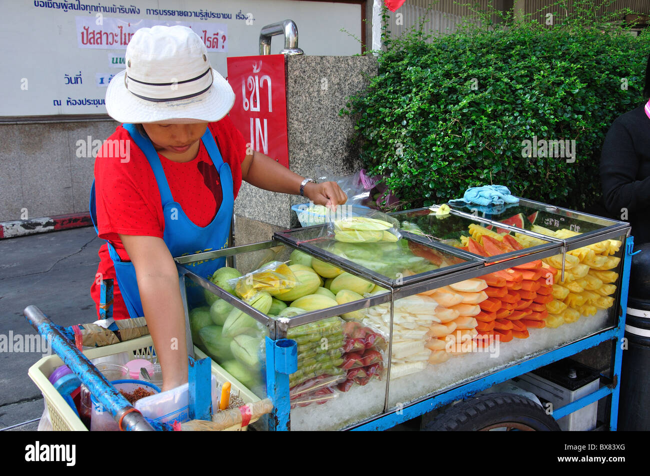 Cibo di strada, di stallo Silom, Bang Rak distretto, Bangkok, Thailandia Foto Stock