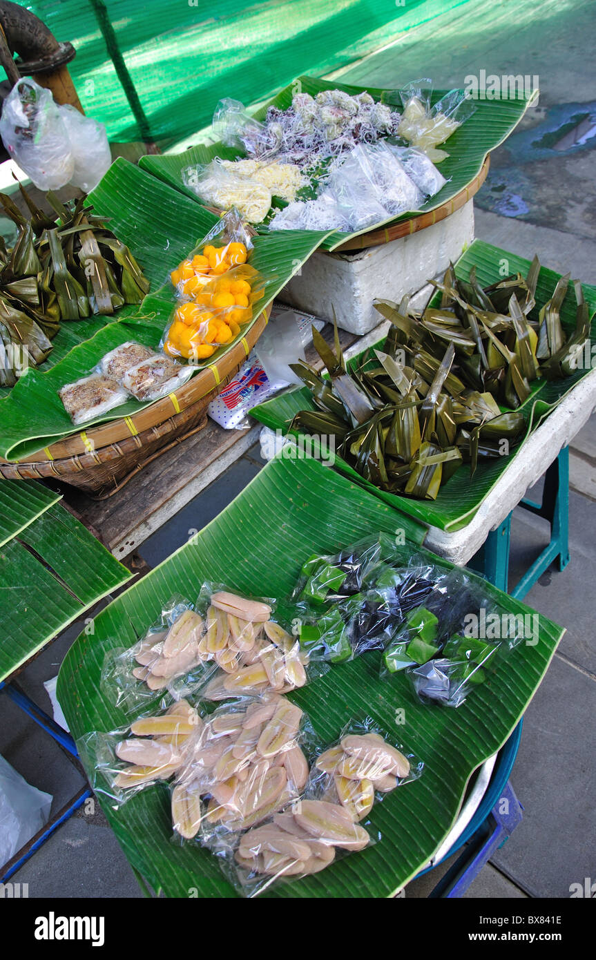 Cibo di strada, di stallo Silom, Bang Rak distretto, Bangkok, Thailandia Foto Stock