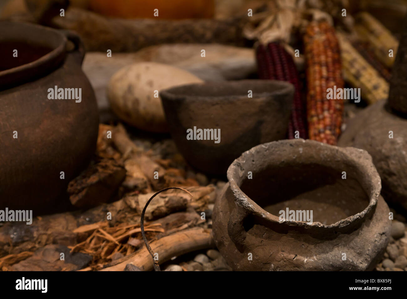 Periodo Mississippian cucinando vasi rinvenuti presso Cahokia Mounds State Historic Site, Illinois, Stati Uniti d'America. Foto Stock