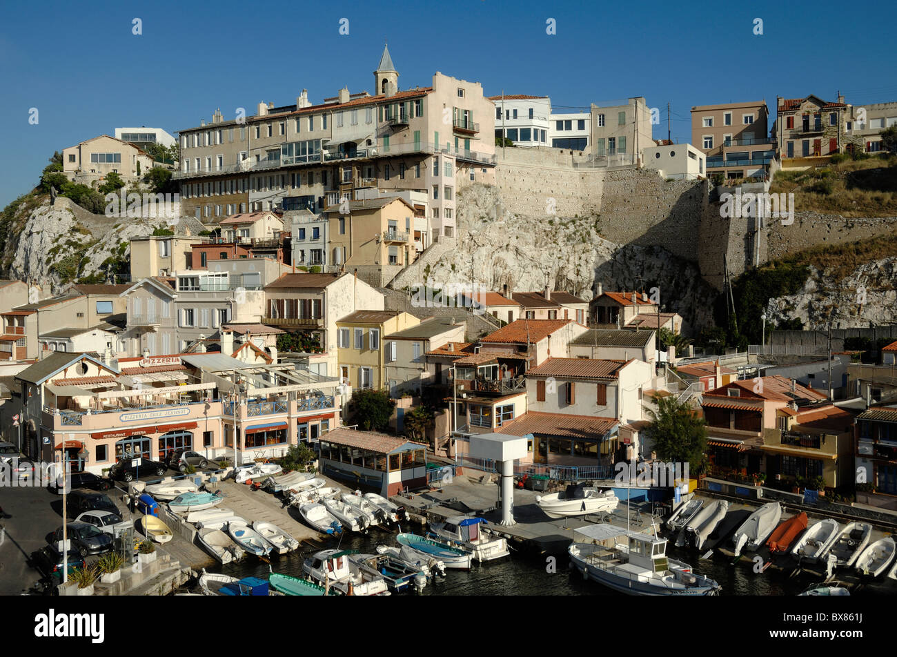 Vallon des Auffes e il piccolo porto di pesca, lungo la Corniche, Marsiglia o Marsiglia Provenza, Francia Foto Stock