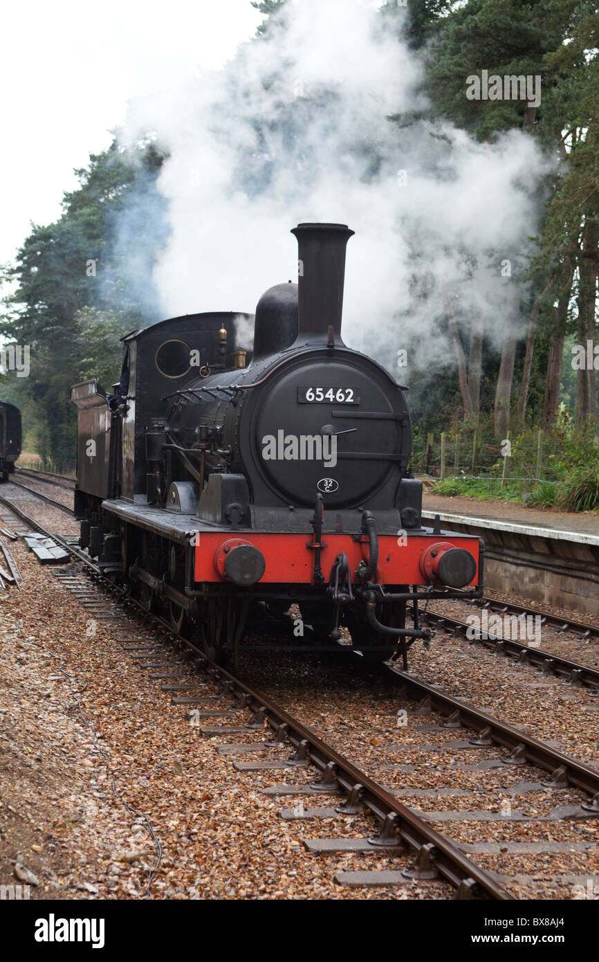 Classe LNER J15 65462 0-6-0 conserve di locomotiva a vapore alla stazione di Holt Foto Stock