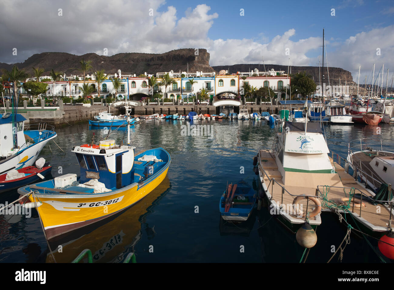 Spanien, kanarische isole, gran canaria Mogan, Alstadt mit Hafen | spagna isole canarie Gran Canaria, città vecchia con Harbour Foto Stock