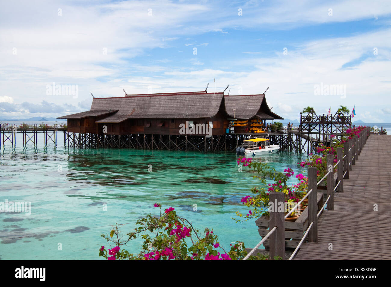 I bungalow sull'acqua, Sipadan Kapalai dive & holiday resort, Ligitan Reef, Borneo, Malaysia Foto Stock