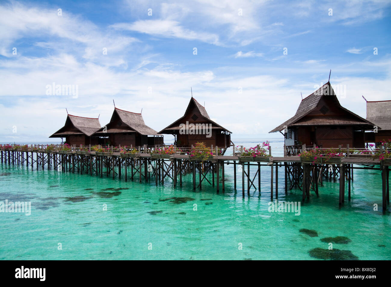 I bungalow sull'acqua, Sipadan Kapalai dive & holiday resort, Ligitan Reef, Borneo, Malaysia Foto Stock