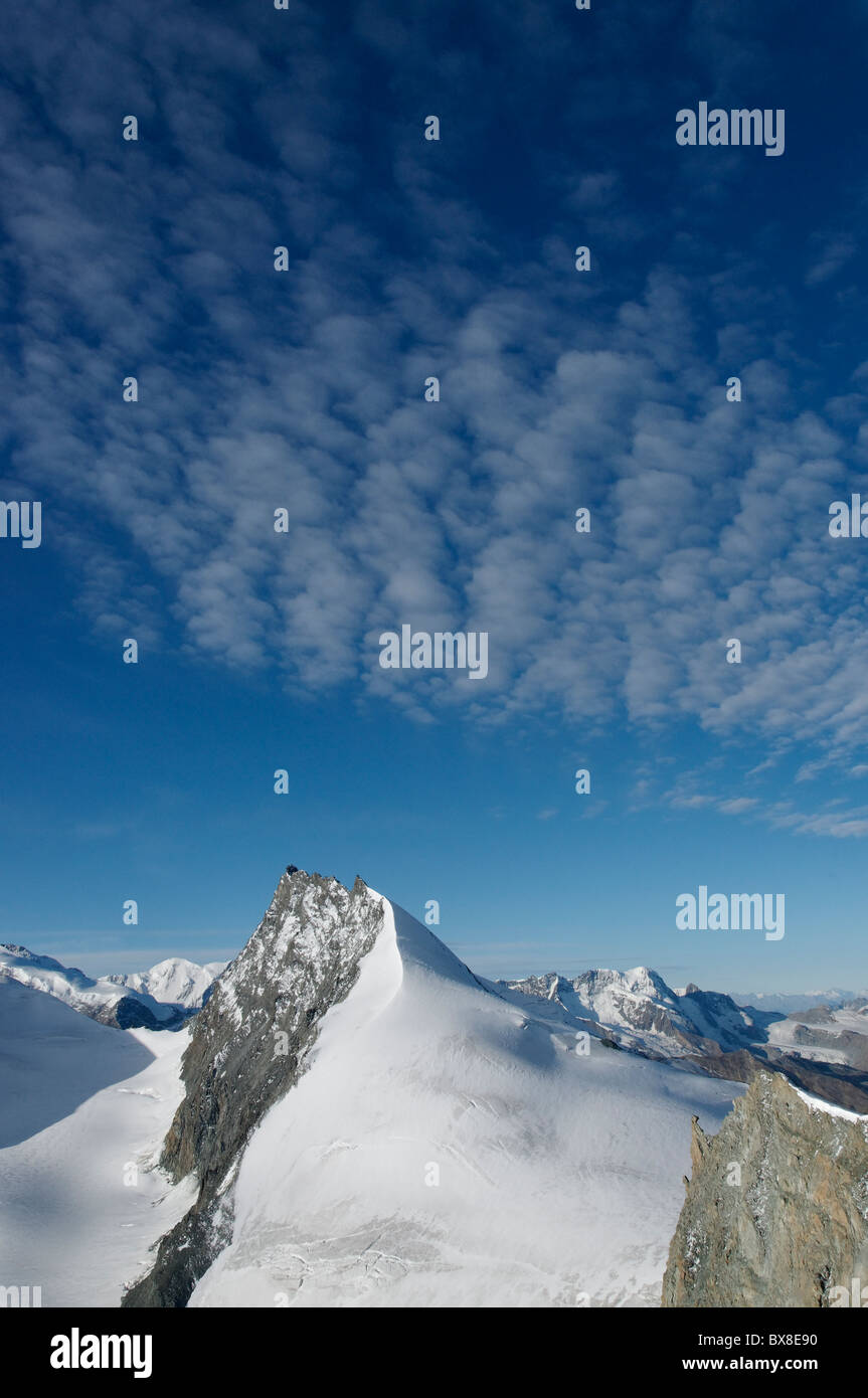 Sulle Alpi del Vallese da alta sul Allalinhorn, Svizzera Foto Stock
