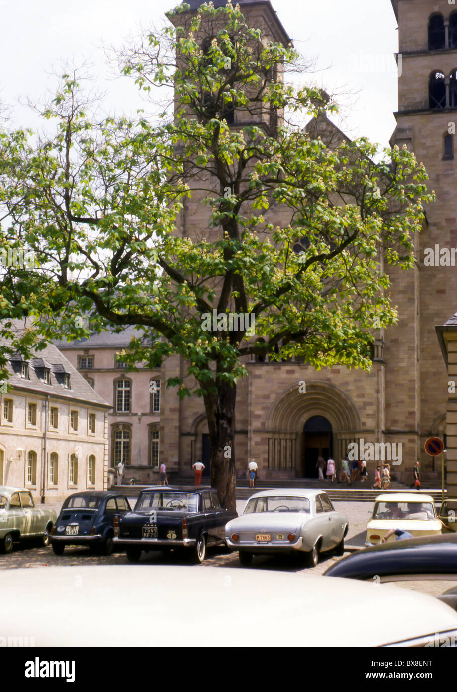 Un originale degli anni sessanta immagine della chiesa di Saint Lambert nel Veldwezelt, Lanaken, Limburg, Belgio Foto Stock