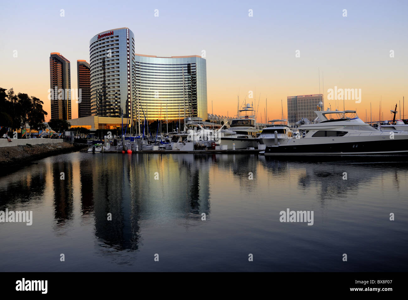 Marriott hotel nel Gas Lamp District del centro cittadino di San Diego, nel cuore del centro conferenze, set di sole sul porto Foto Stock