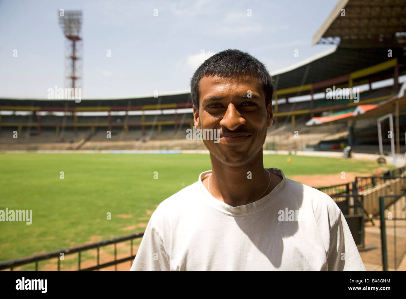 Murali Krishna è un cricketer che gioca per lo stato di Karnataka in India di prima classe torneo nazionale, Ranji Trophy. Foto Stock