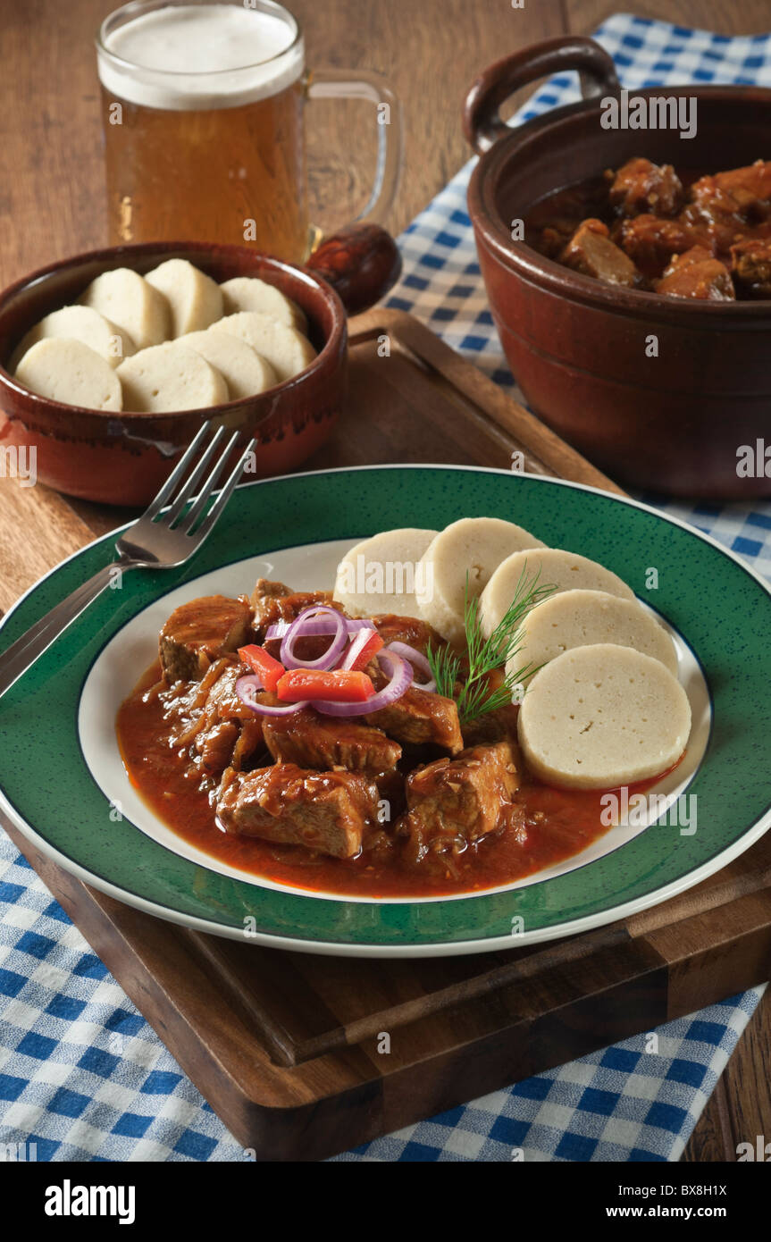 Gulasch e gli gnocchi di patate stile ceco Foto Stock