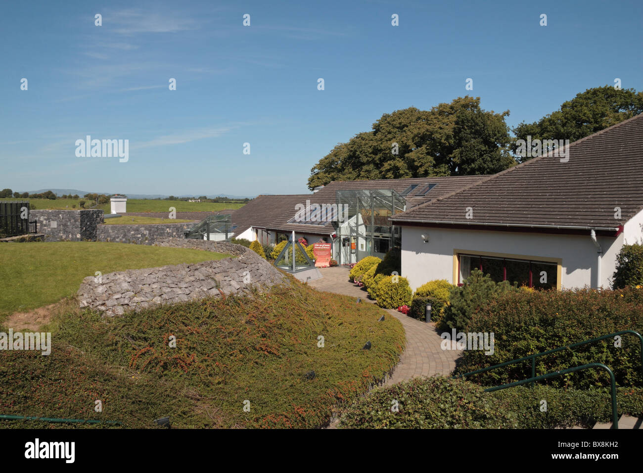 Il Bru Boru ("Palazzo di Brian Boru') Heritage Centre, Cashel, nella contea di Tipperary, Irlanda (Eire). Foto Stock