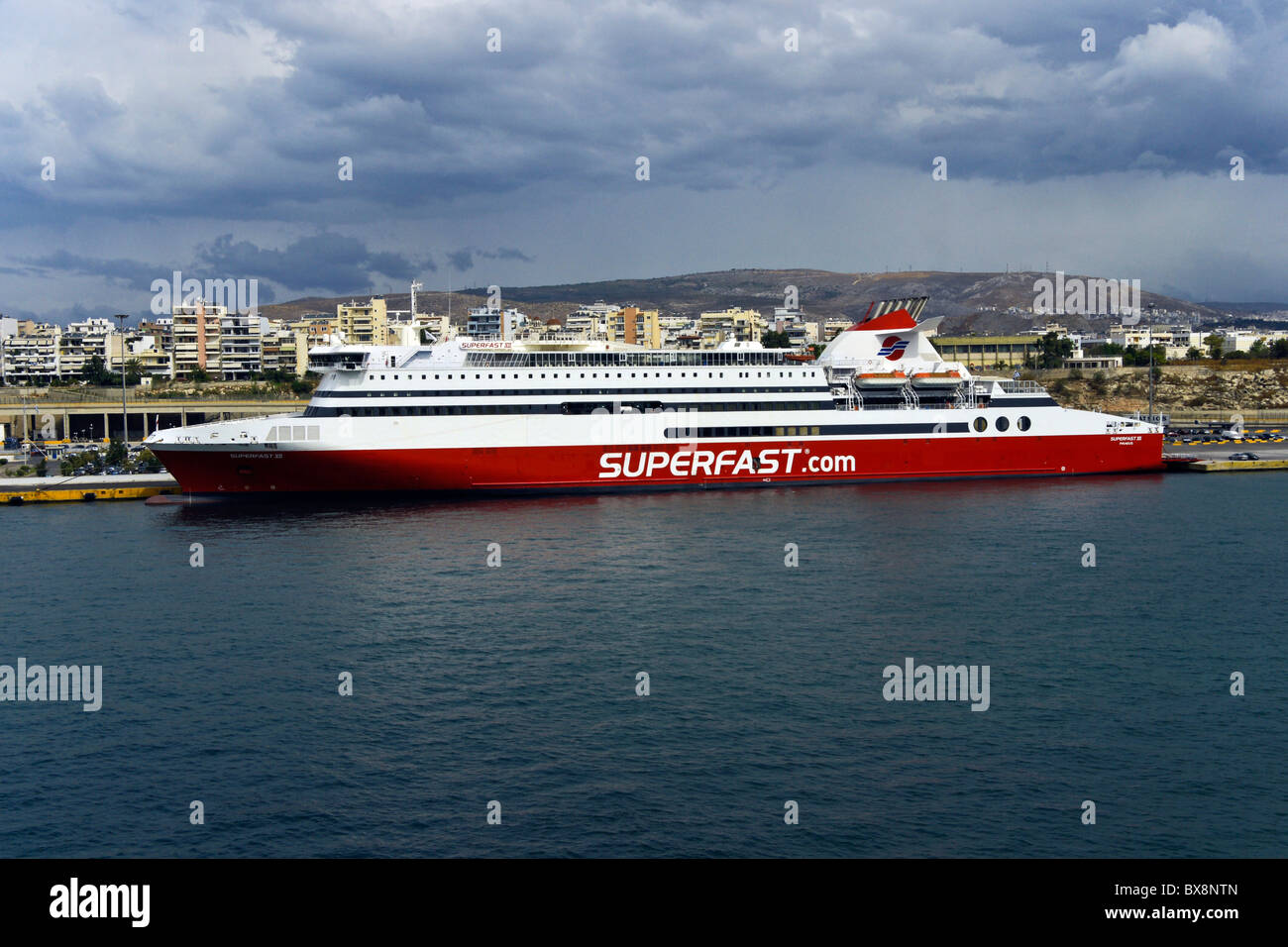 Superfast Ferries passeggero traghetti Superfast XI nel porto del Pireo in Grecia Foto Stock
