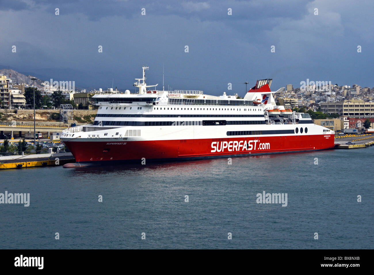 Superfast Ferries passeggero traghetti Superfast XI nel porto del Pireo in Grecia Foto Stock