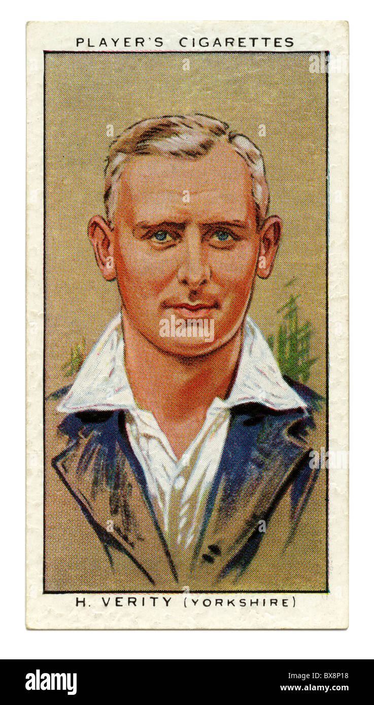 1934 carta di sigaretta con il ritratto del giocatore di cricket di Hedley Verity dello Yorkshire e Inghilterra Foto Stock