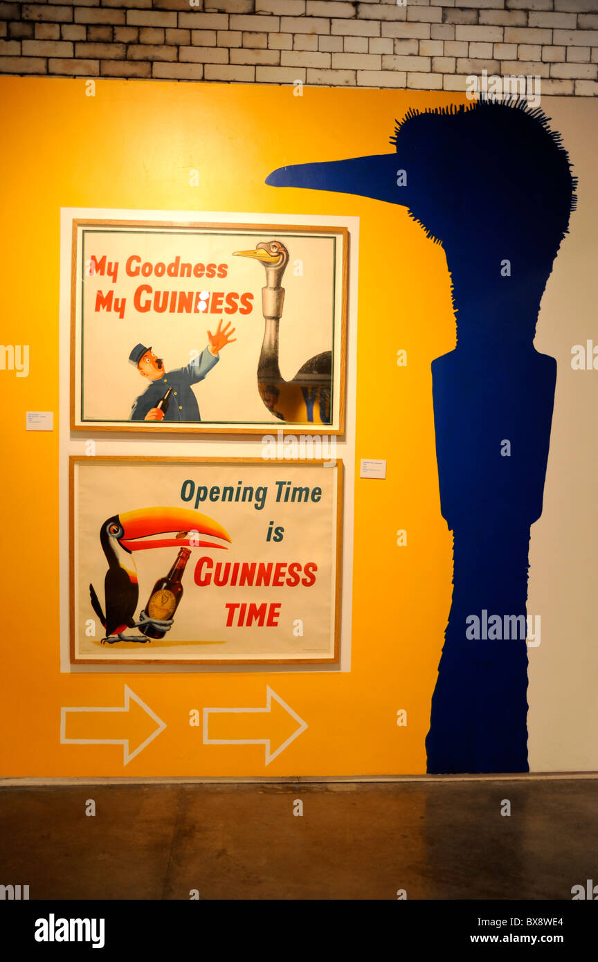 Il Guinness Storehouse,Poster da John Gilroy,città di Dublino, Irlanda Foto Stock