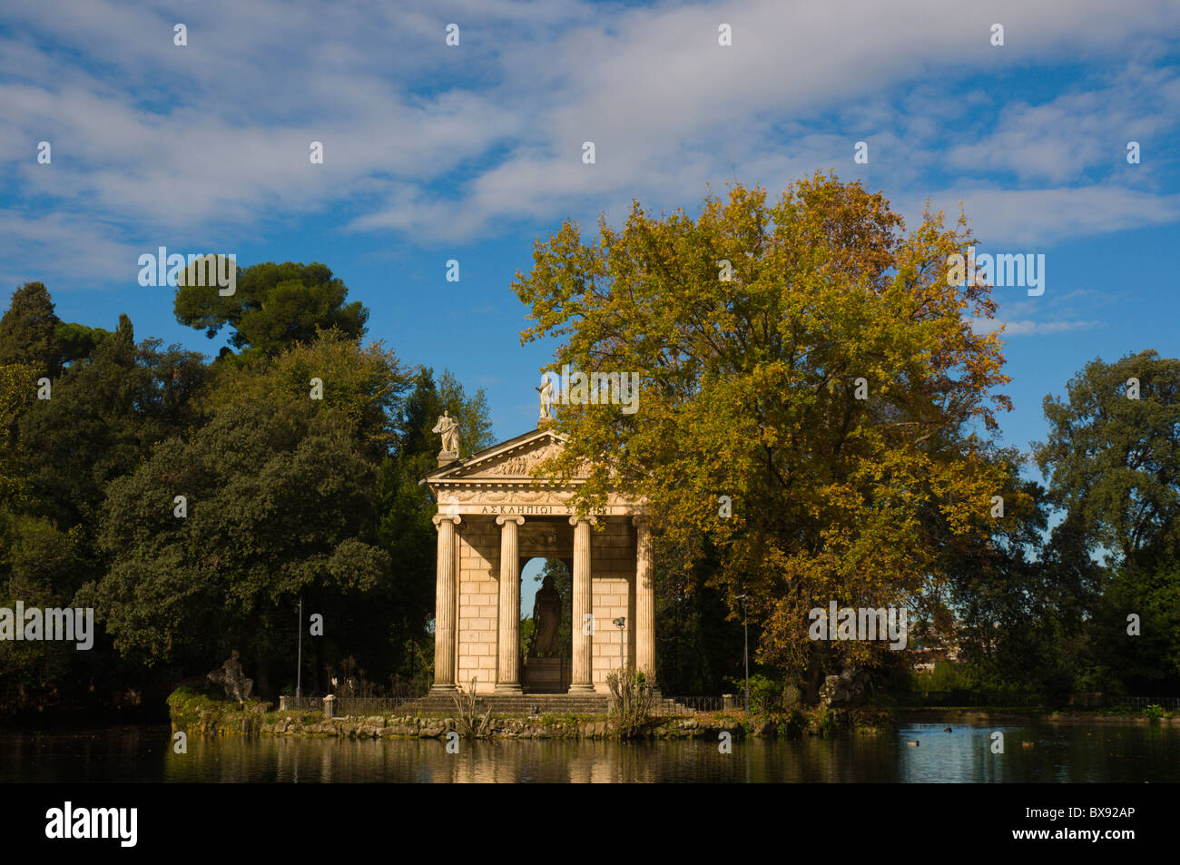 Tempio di Esculapio nel Giardino del Lago Lago Garden Villa Borghese Roma Italia Europa Foto Stock